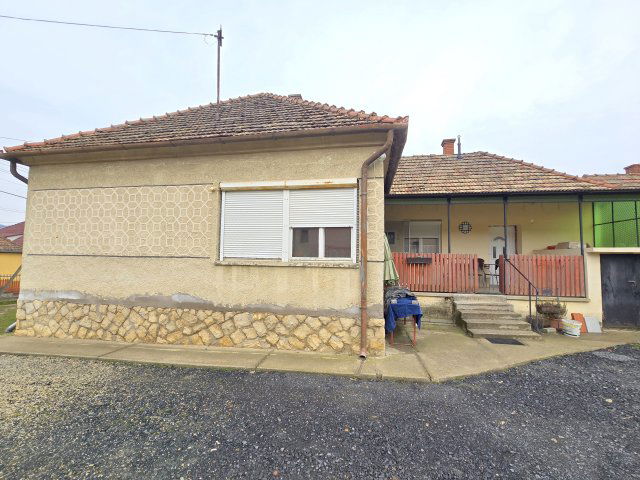 Eladó családi ház, Kisbucsán 35.99 M Ft, 2 szobás