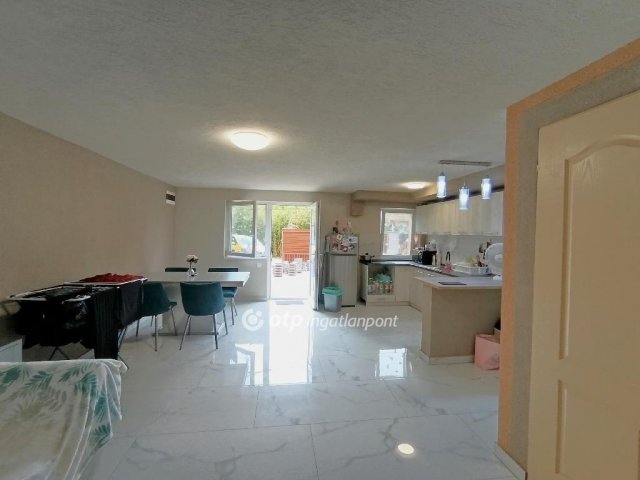 Eladó családi ház, Érden 249.9 M Ft, 10 szobás