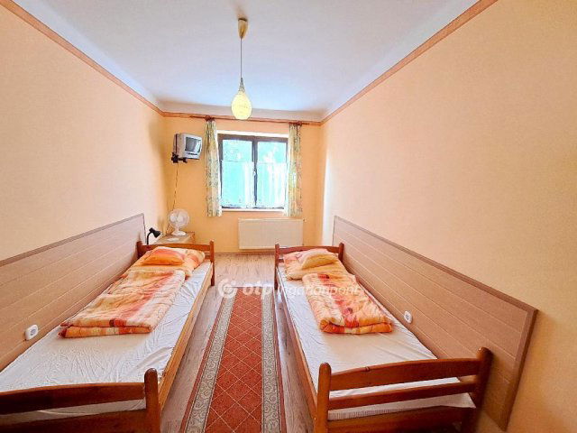 Eladó családi ház, Harkányban 75 M Ft, 9+2 szobás