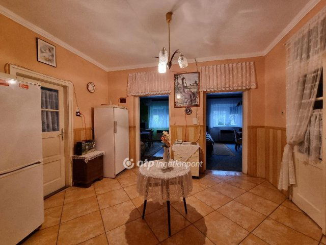 Eladó családi ház, Somlószőlősön 23.9 M Ft, 2 szobás