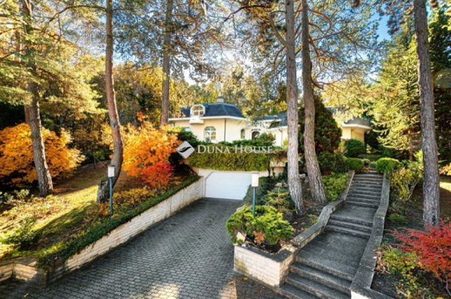 Eladó családi ház, Budapesten, II. kerületben, Üdülő úton