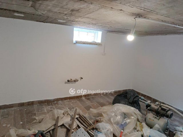 Eladó családi ház, Szigetszentmiklóson 58 M Ft, 3 szobás