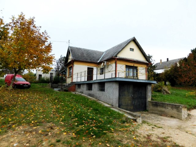 Eladó családi ház, Cserszegtomajon 45 M Ft, 2 szobás