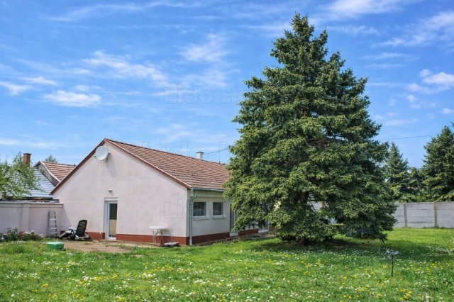 Eladó családi ház, Gönyűn 89 M Ft, 2 szobás
