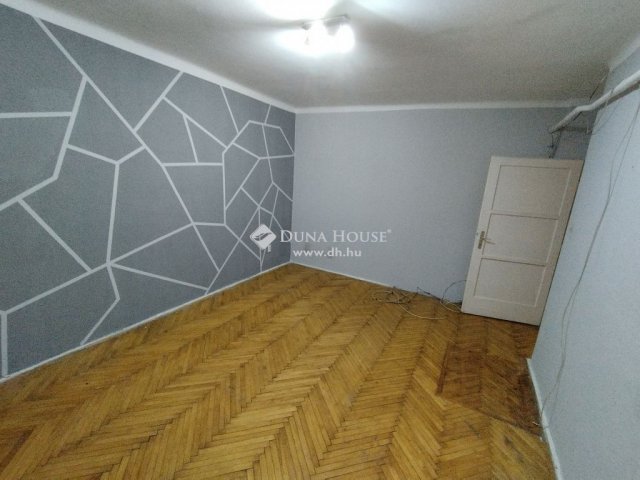 Eladó téglalakás, Tatabányán 21.99 M Ft, 2 szobás