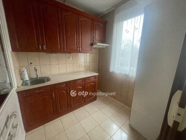 Eladó panellakás, Nyíregyházán 37.5 M Ft, 2 szobás