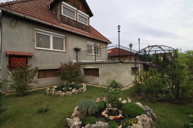 Eladó családi ház, Monorierdőn 155 M Ft, 5 szobás
