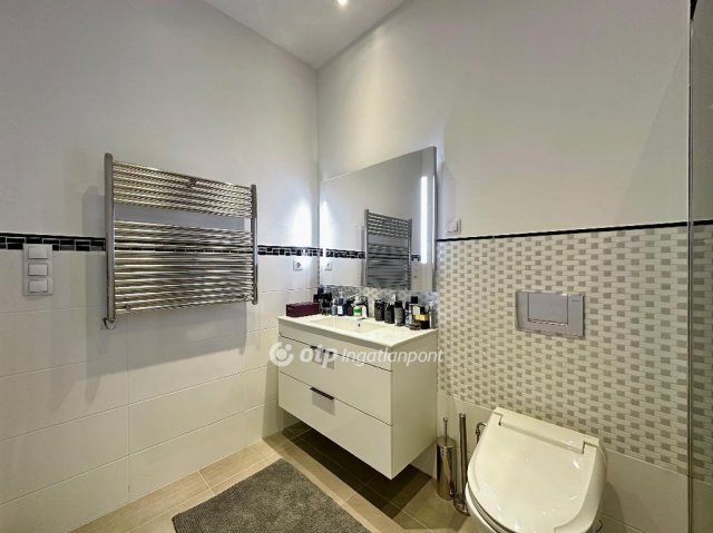 Eladó téglalakás, Budapesten, V. kerületben 224.99 M Ft