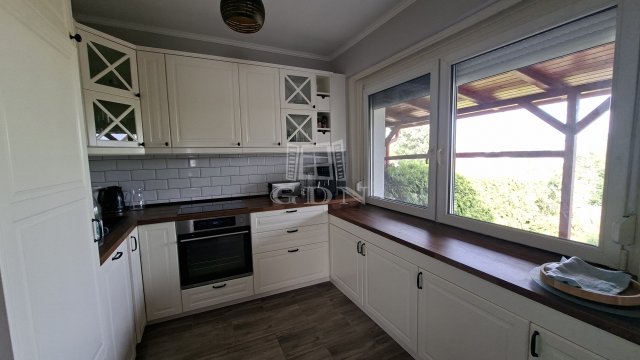 Eladó családi ház, Balatonalmádiban 169 M Ft, 5 szobás