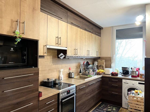 Eladó téglalakás, Veszprémben 67.99 M Ft, 3 szobás