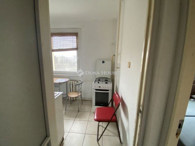 Eladó panellakás, Szegeden 57.9 M Ft, 3 szobás