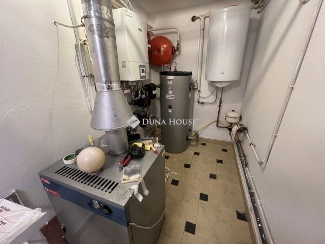 Eladó sorház, Pécsett 169.9 M Ft, 5 szobás