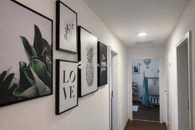 Eladó téglalakás, Szegeden 145 M Ft, 4 szobás