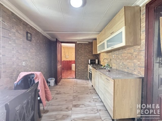 Eladó családi ház, Hódmezővásárhelyen 49.9 M Ft, 3 szobás