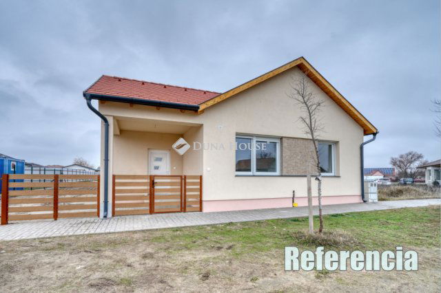 Eladó családi ház, Mórahalmon 97.33 M Ft, 4 szobás