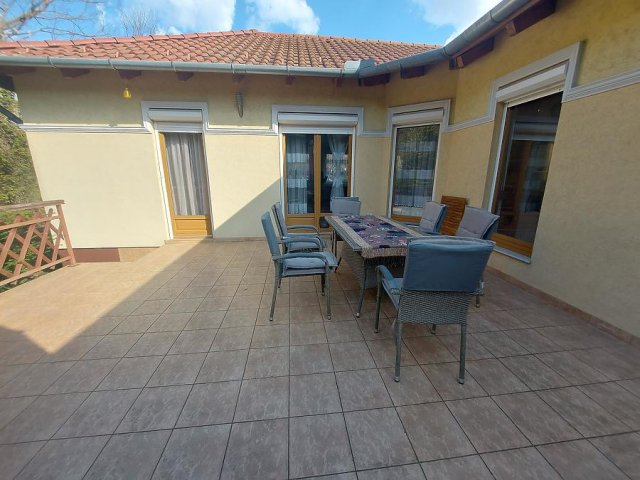 Eladó családi ház, Sződligeten 179.9 M Ft, 4+1 szobás