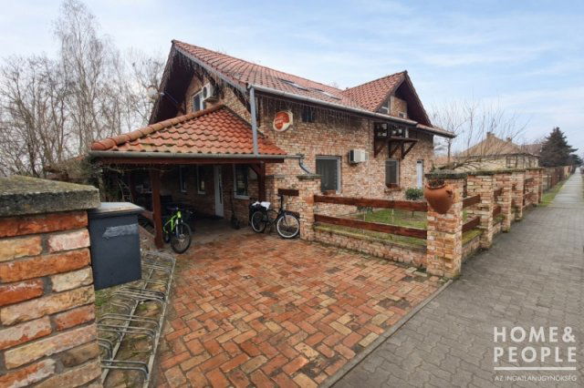 Eladó üzlethelyiség, Pusztaszeren 150 M Ft, 7 szobás