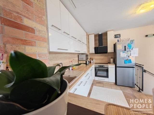 Eladó téglalakás, Szegeden 85.999 M Ft, 3+1 szobás