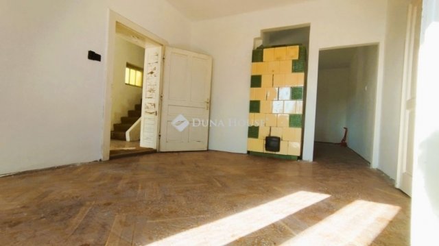 Eladó családi ház, Peresznyén 38.3 M Ft, 5 szobás