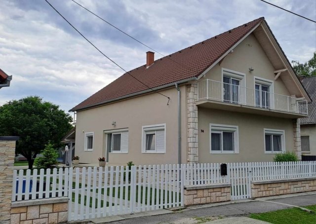 Eladó családi ház, Harkányban 125 M Ft, 6 szobás