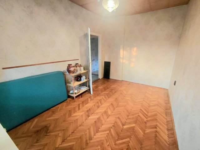 Eladó téglalakás, Komáromban 48 M Ft, 3 szobás