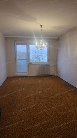 Eladó panellakás, Tatabányán 38 M Ft, 2 szobás