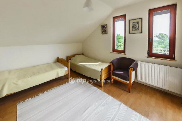 Eladó családi ház, Nadapon 239 M Ft, 5+1 szobás