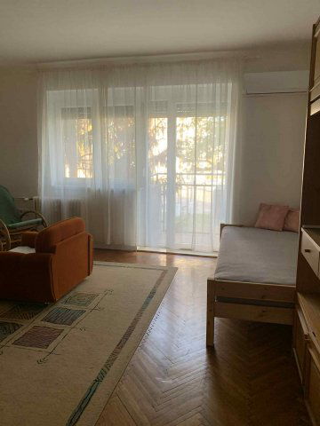 Kiadó téglalakás, albérlet, Pécsett, Athinay utcában, 1 szobás