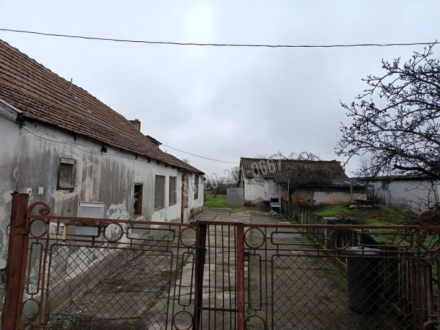 Eladó családi ház, Udvaron 6.5 M Ft, 4 szobás