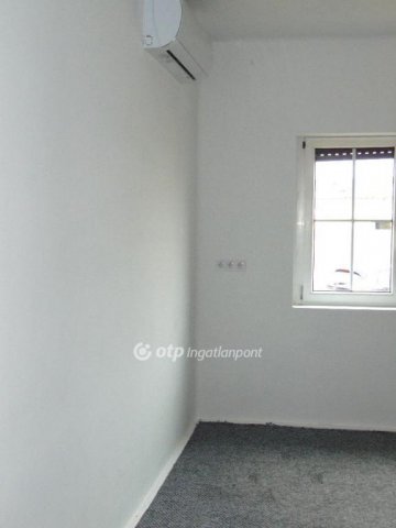 Eladó családi ház, Mezőkövesden 25 M Ft, 2 szobás