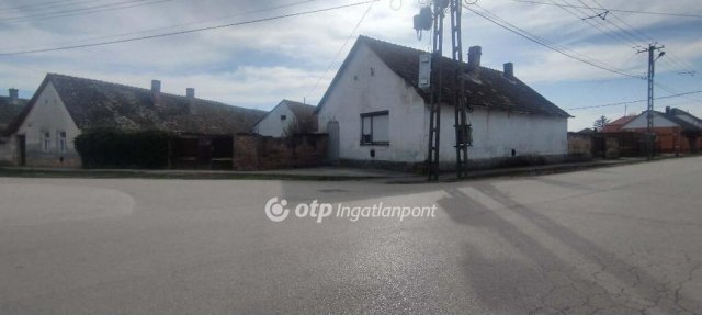 Eladó családi ház, Decsen 19 M Ft, 2 szobás