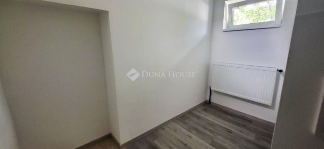 Eladó téglalakás, Hatvanban, Klapka utcában 65 M Ft, 3 szobás