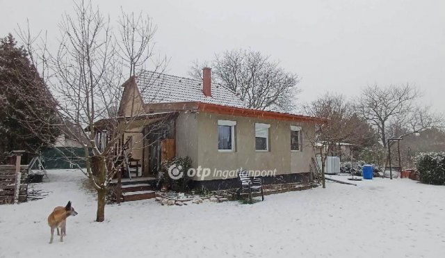 Eladó családi ház, Székesfehérvárott 55 M Ft, 1+3 szobás