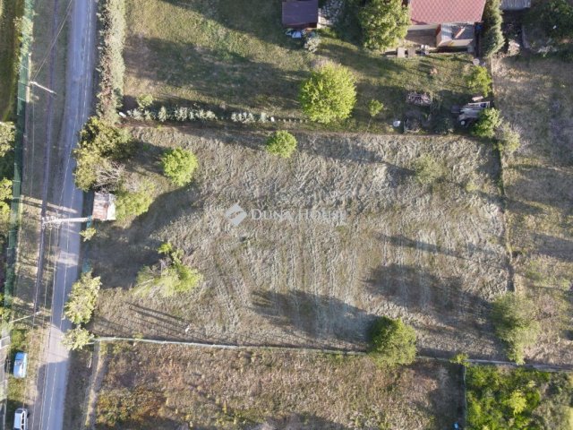 Eladó telek, Pécsett, Nagy-Zsebei úton 9 M Ft