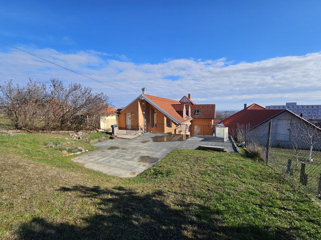 Eladó családi ház, Szekszárdon, Ezerjó utcában 89.9 M Ft