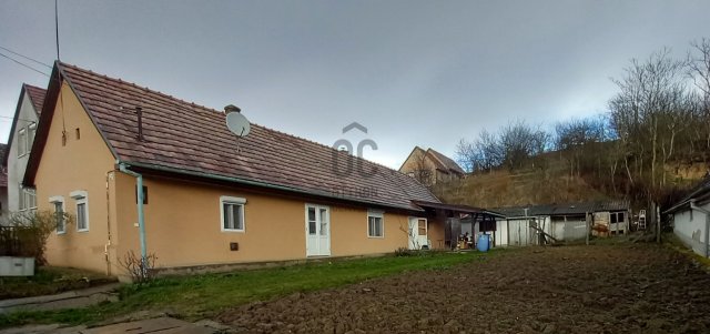 Eladó családi ház, Hőgyészen 16.5 M Ft, 3 szobás