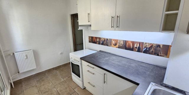 Eladó panellakás, Pécsett 49.99 M Ft, 2 szobás