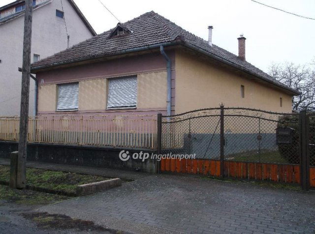 Eladó családi ház, Nagyrédén 40 M Ft, 2 szobás