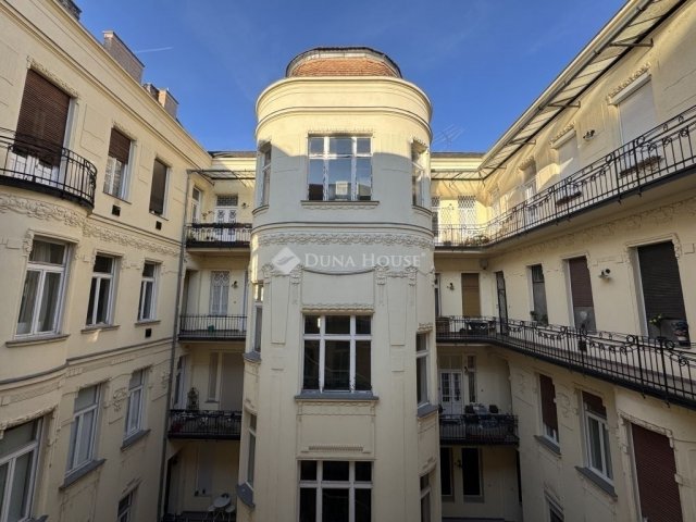 Eladó téglalakás, Budapesten, V. kerületben 68.99 M Ft, 1 szobás