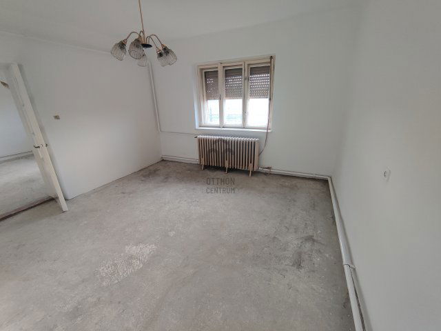 Eladó családi ház, Cegléden 45 M Ft, 3 szobás