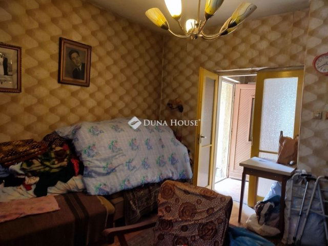 Eladó családi ház, Dunaújvárosban 42 M Ft, 3 szobás