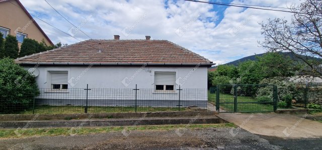 Eladó családi ház, Abaújszántón 11 M Ft, 4 szobás