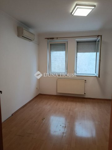 Eladó téglalakás, Mosonmagyaróváron 53.5 M Ft, 3 szobás