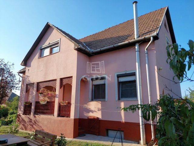 Eladó családi ház, Újfehértón 59.85 M Ft, 3 szobás