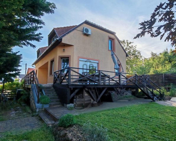 Eladó családi ház, Felsőörsön 159.5 M Ft, 5 szobás