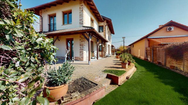 Eladó családi ház, Szegeden 199 M Ft, 8 szobás