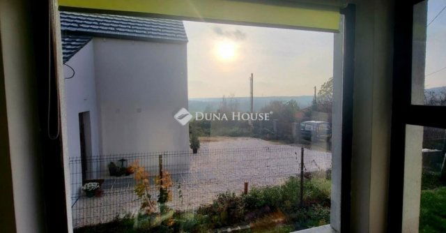 Eladó családi ház, Mogyoródon 98 M Ft, 5 szobás