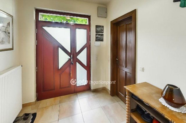 Eladó családi ház, Nadapon 239 M Ft, 5+1 szobás