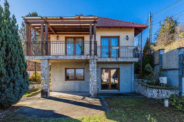 Eladó családi ház, Budakalászon 185 M Ft, 4 szobás