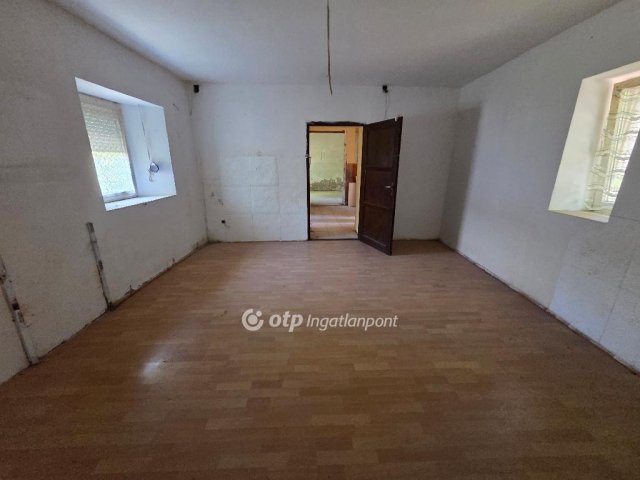 Eladó téglalakás, Kiskunlacházán 20.99 M Ft, 2 szobás